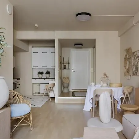 Luxurious And Super With Balcony 아파트