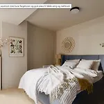 Luxurious And Super With Balcony *